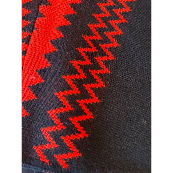 Vintage 80s Milbank Red & Black Chevron V-Neck Poncho Acrylic Blend One Size - Picture 5 of 5